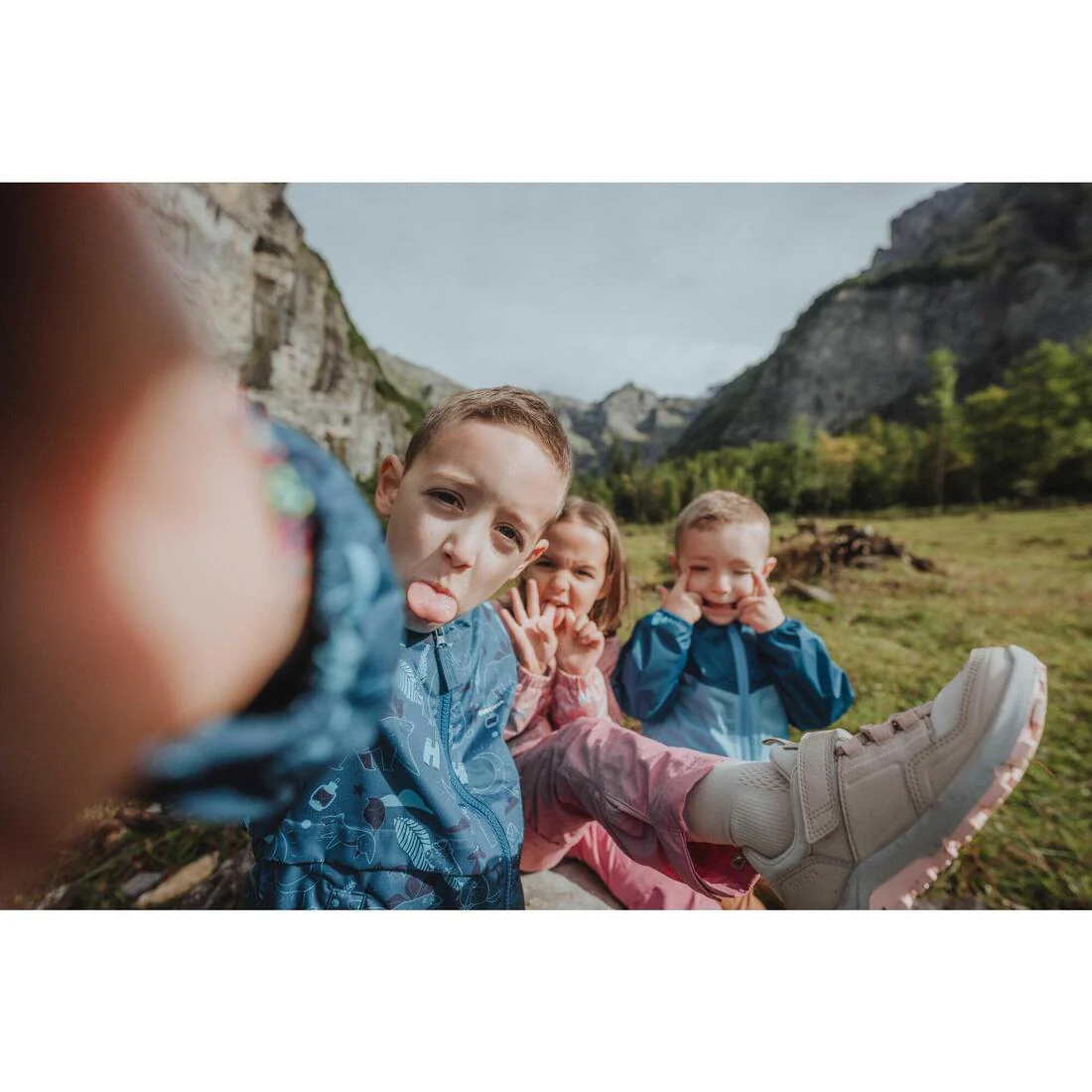 Chaussures de randonnée déperlantes à scratch 28 au 34 enfant, NH500 beige - Image 12