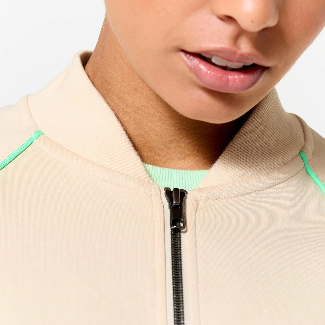 Veste bombers zipée femme, beige avec piping vert. - Image 5